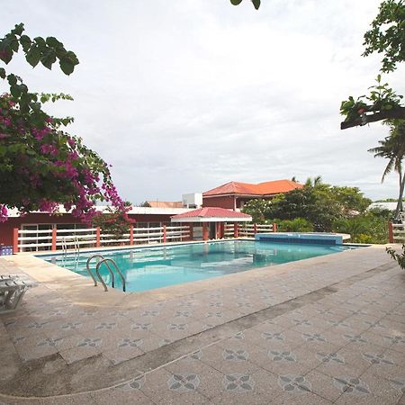 Oyo 853 Malapascua Beach And Dive Resort Экстерьер фото